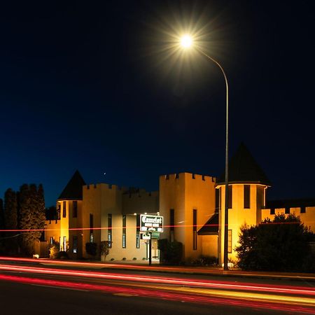Camelot Motor Lodge And Conference Centre Палмерстън Норт Екстериор снимка