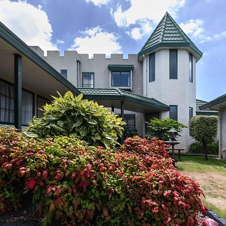 Camelot Motor Lodge And Conference Centre Палмерстън Норт Екстериор снимка