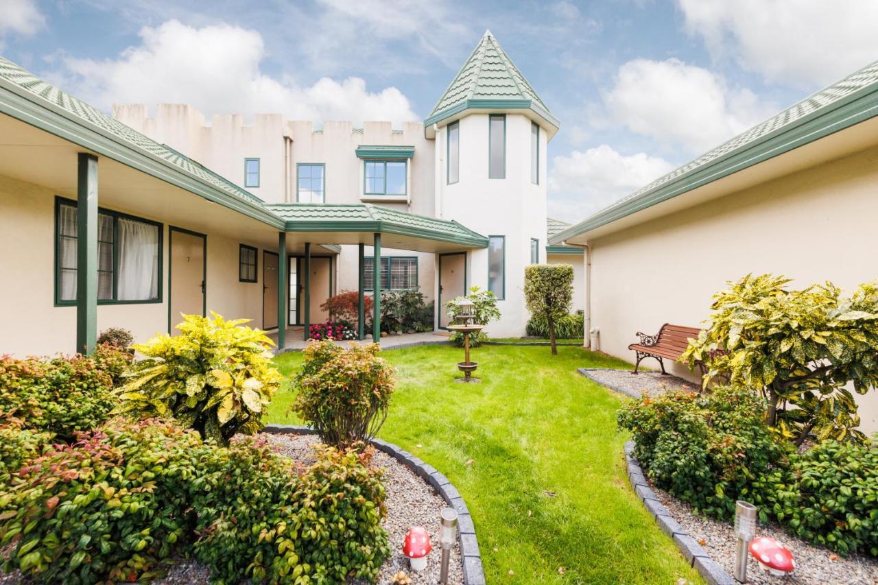 Camelot Motor Lodge And Conference Centre Палмерстън Норт Екстериор снимка