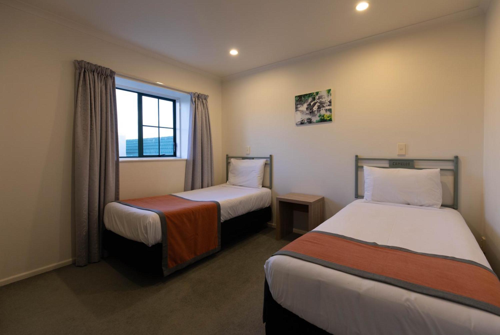 Camelot Motor Lodge And Conference Centre Палмерстън Норт Екстериор снимка